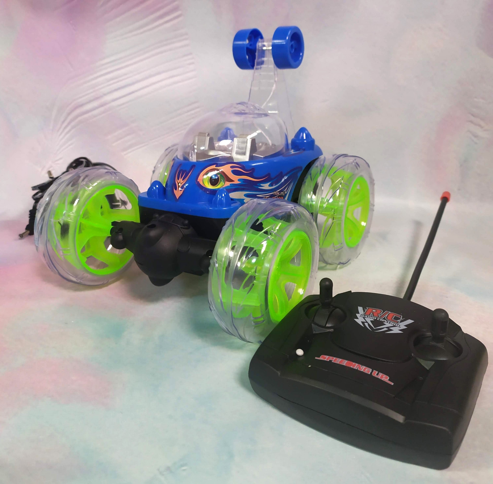 

Машинка-перевертыш Zhan Da Toys с подсветкой на радиоуправлении (9802 М-6)