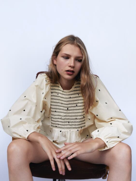 

Блузка Zara 5107/245/733 S Молочная с принтом