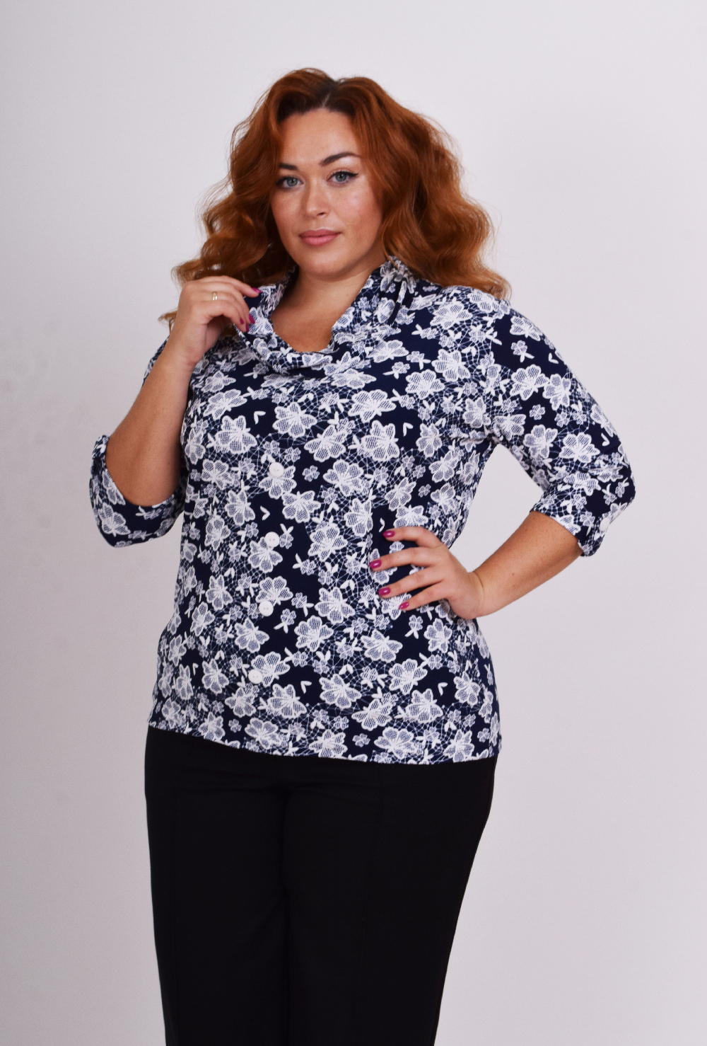 

Женская блузка Lady Look с хомутом и крупным узором 134 синяя 56