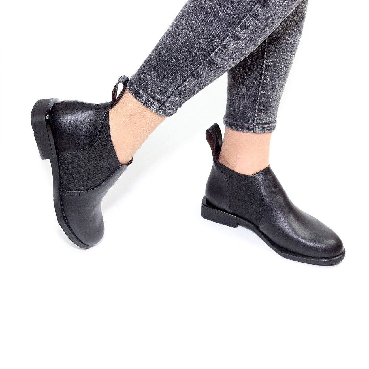 

Ботинки женские Woman's heel 39 черные (О-857)