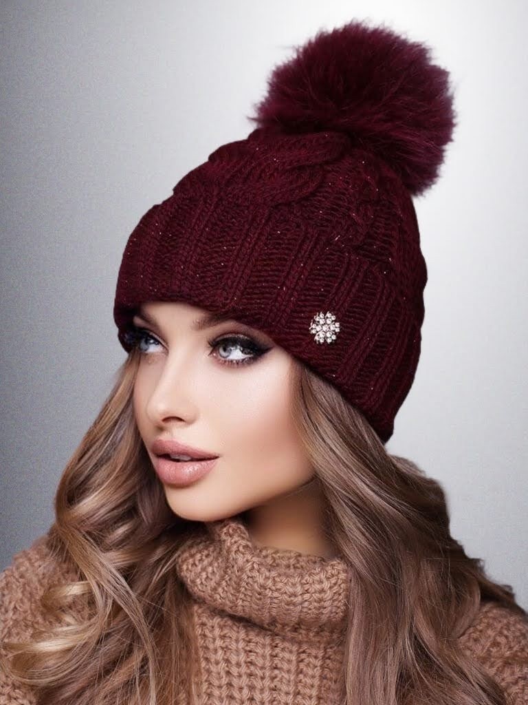 

Теплая шапка на флисе с помпоном из песца Flirt Бэкки 54-56 бордовая