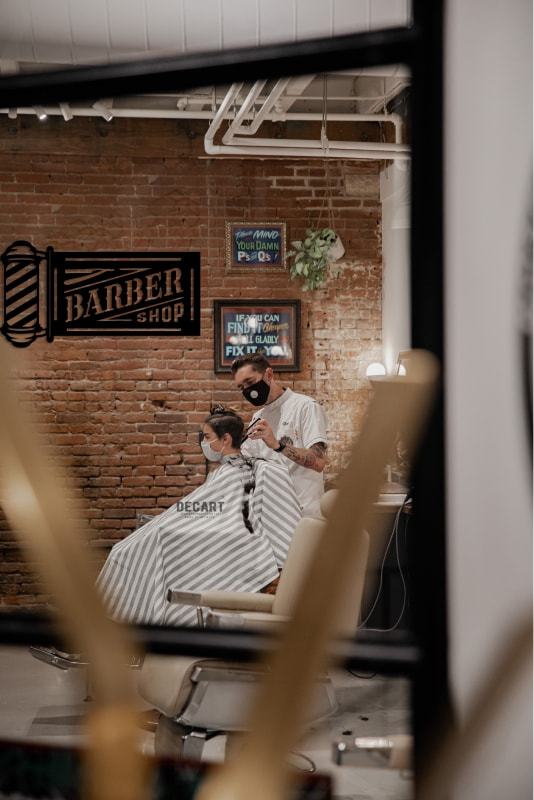 

Деревянная картина - панно Для салонов красоты Вывеска Barber Shop 110х58 см