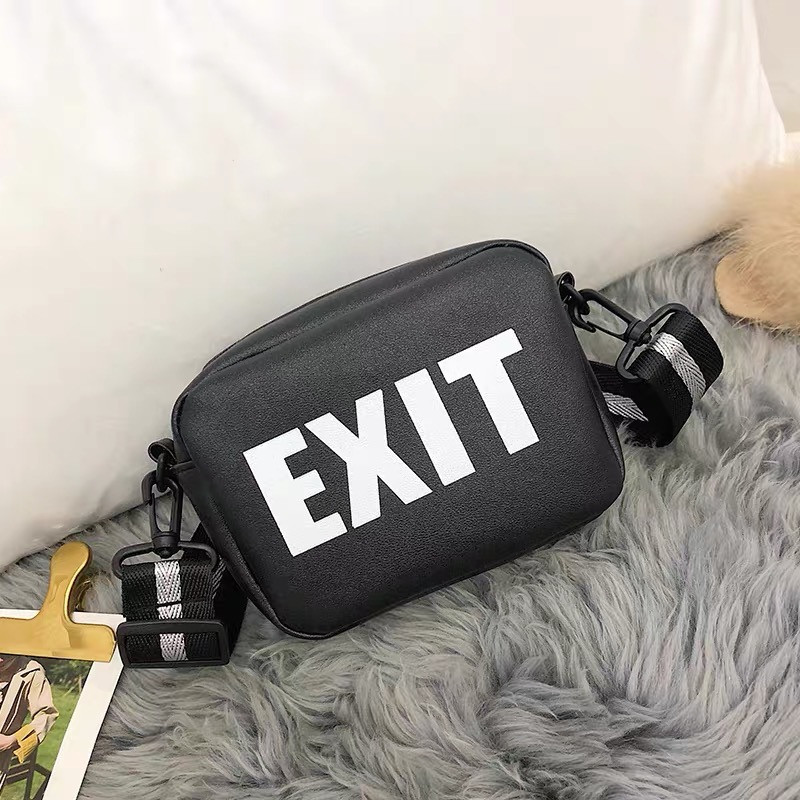 

Женская маленькая сумочка кросс-боди через плечо на ремешке "EXIT" черная