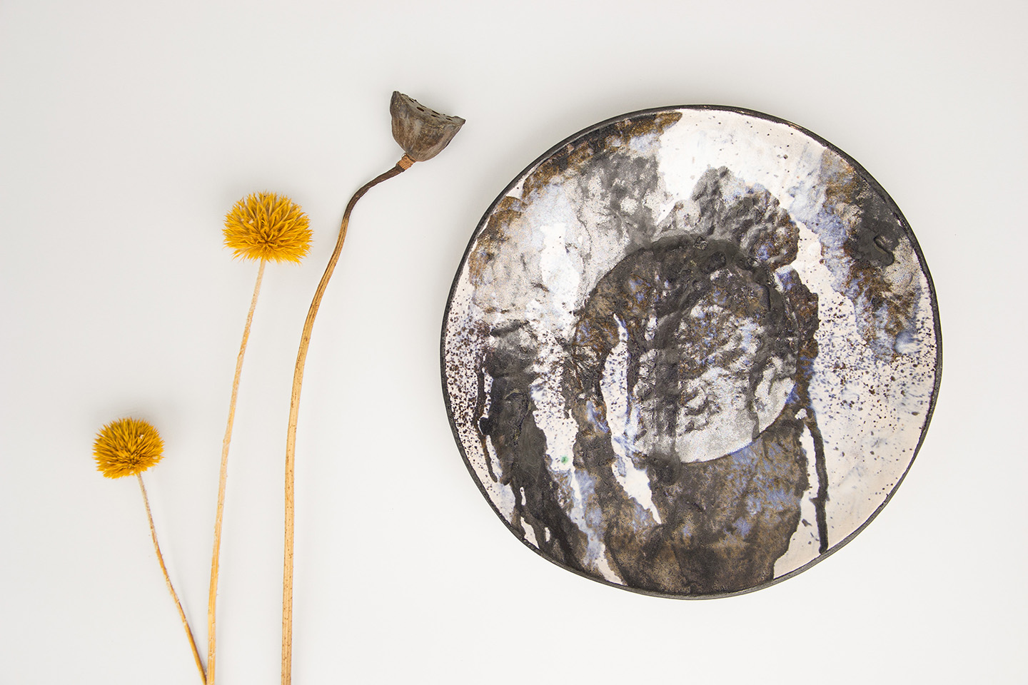 

Большое декоративное блюдо ручной работы в центр стола Alletash Abstract Thinking Дизайнерская керамика | Подарок для женщины 30см Разноцветное (4075)