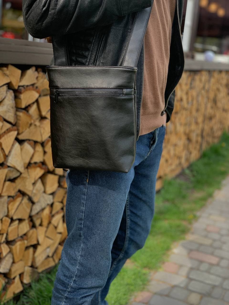 

Сумка-мессенджер через плечо Mamakazala BUCKET Черная Гладкая