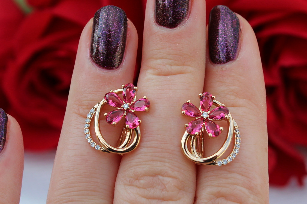 

Серьги Xuping Jewelry с малиновым цветочком 1,8 см золотистые
