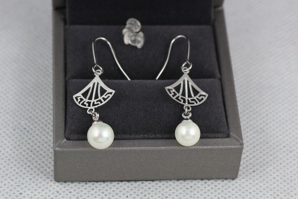 

Серьги подвески Xuping Jewelry юбочки с жемчугом 4,7 см серебристые