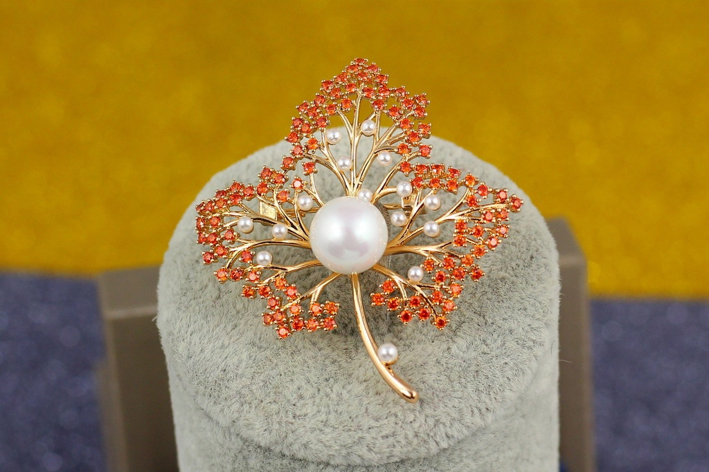 

Брошь Xuping Jewelry осенний листик 5*4,5 см золотистая