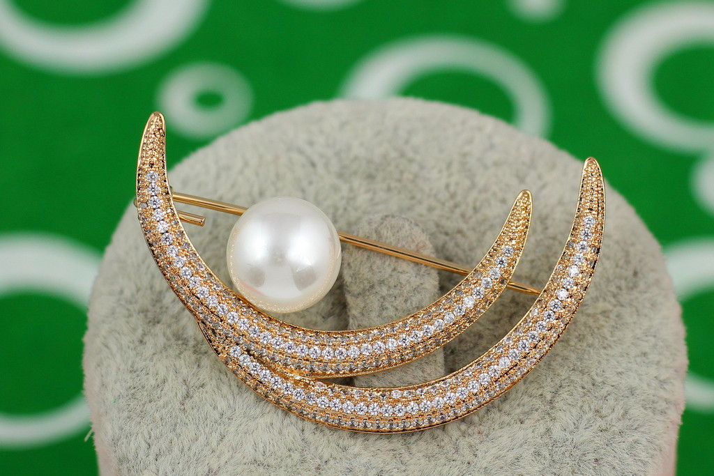 

Брошь Xuping Jewelry два месяца с жемчужиной 2,8 см золотистая