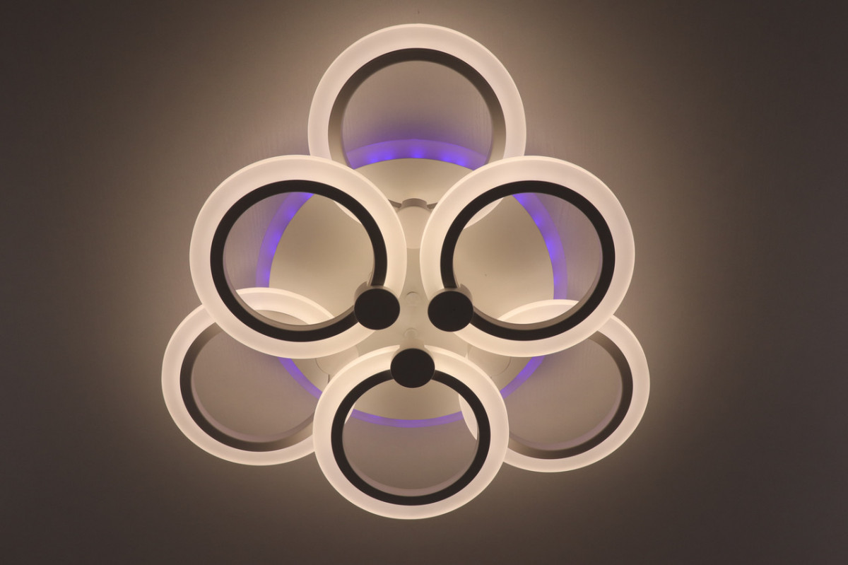

Люстра Sunnysky потолочная Led с пультом Белый 11х47х47 см YR-A2374/3+3S-RGB-wh-YV