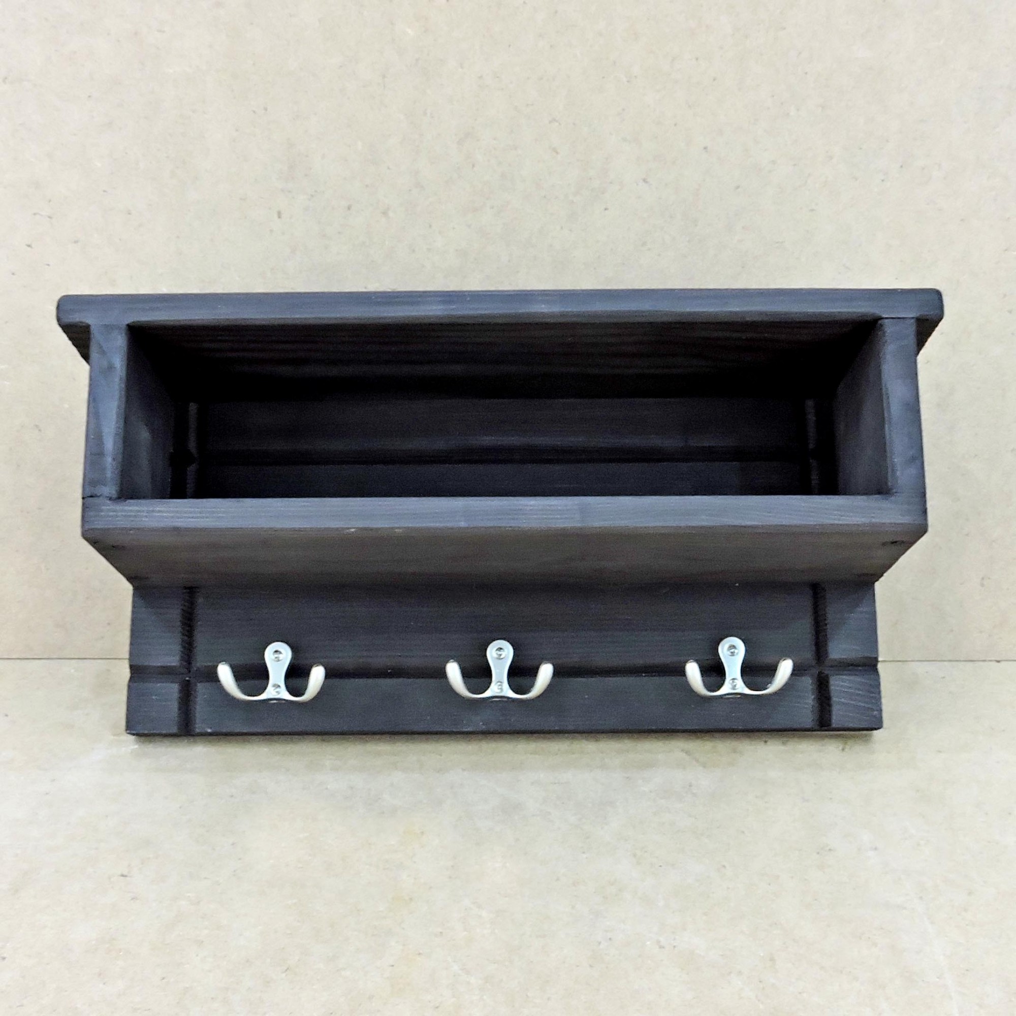 

Настенная ключница из натурального дерева IZD Пембрук Венге 40х19х12 см КЛЧ-002512