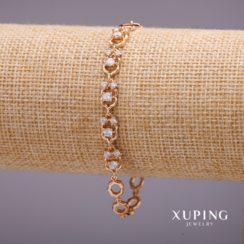 

Браслет Xuping с камнями цвет белый, толщина 7мм, длина 17,5-19,5мм позолота 18к, ida34164