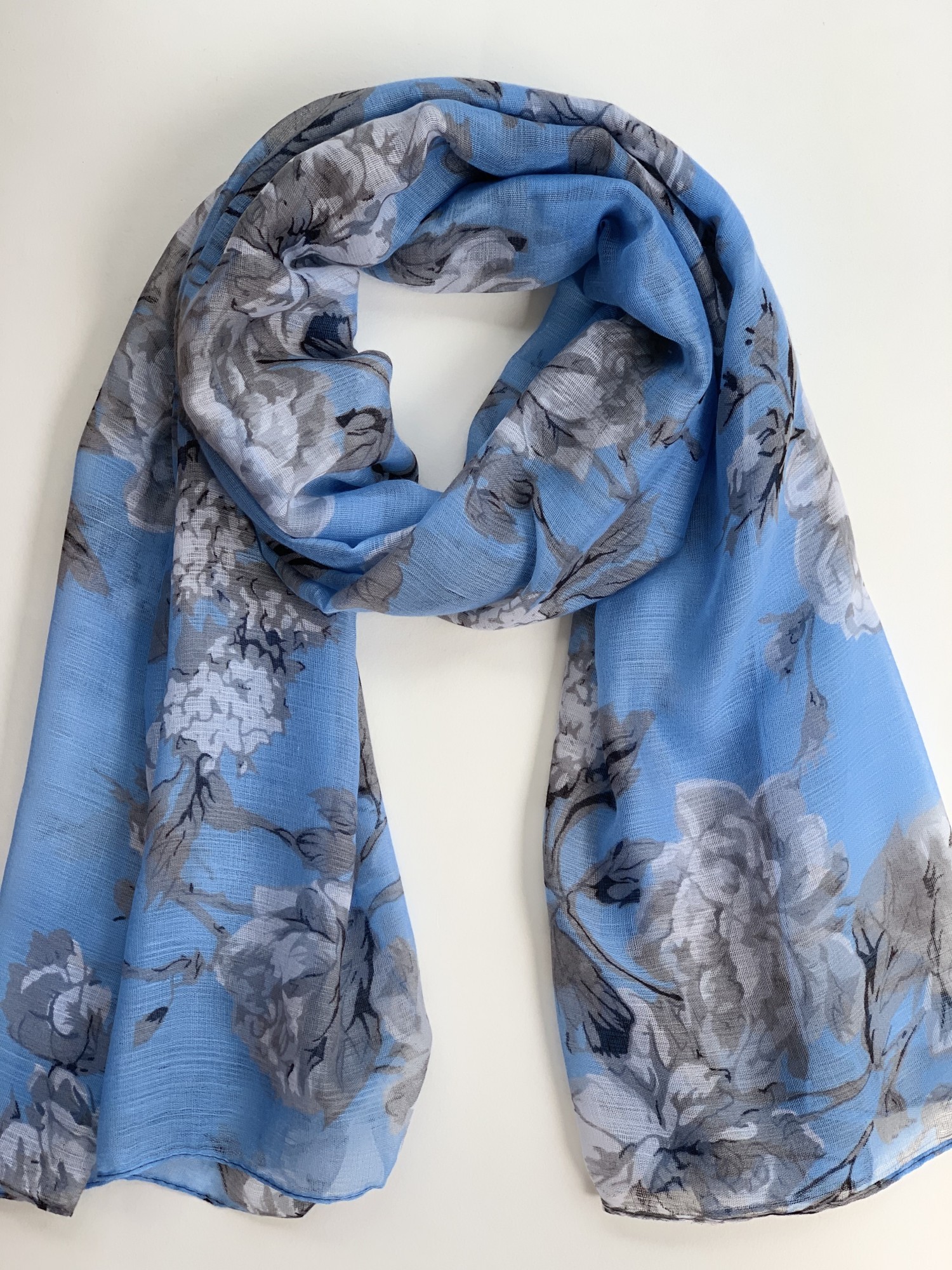 

Шарф вискозный серые цветы Fashion Scarves FS002 голубой