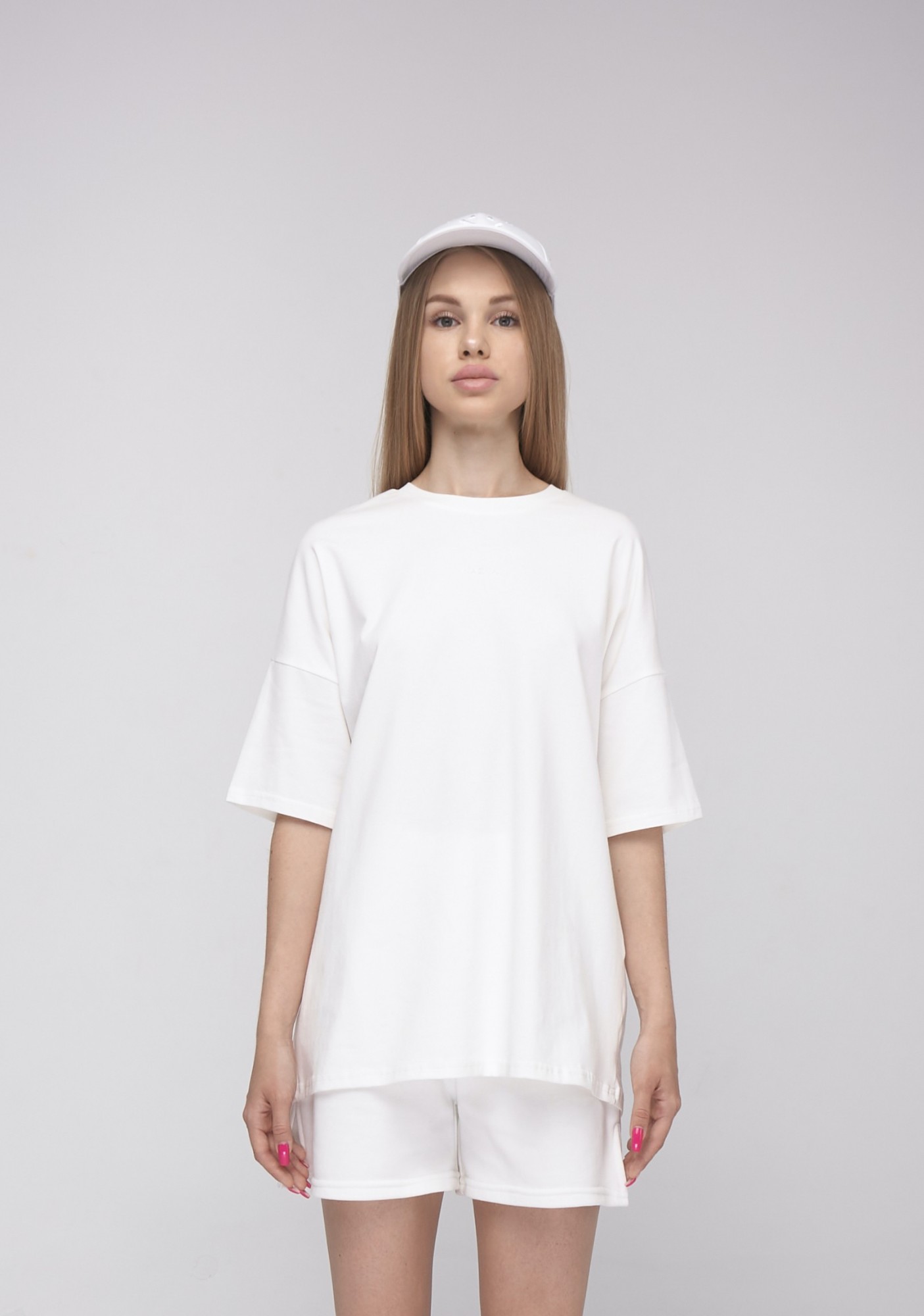 

Футболка фасона oversize NAZVA  белая, Футболка фасона oversize NAZVA XS белая