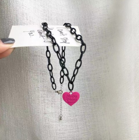 

Черная цепь с сердечком бижутерия