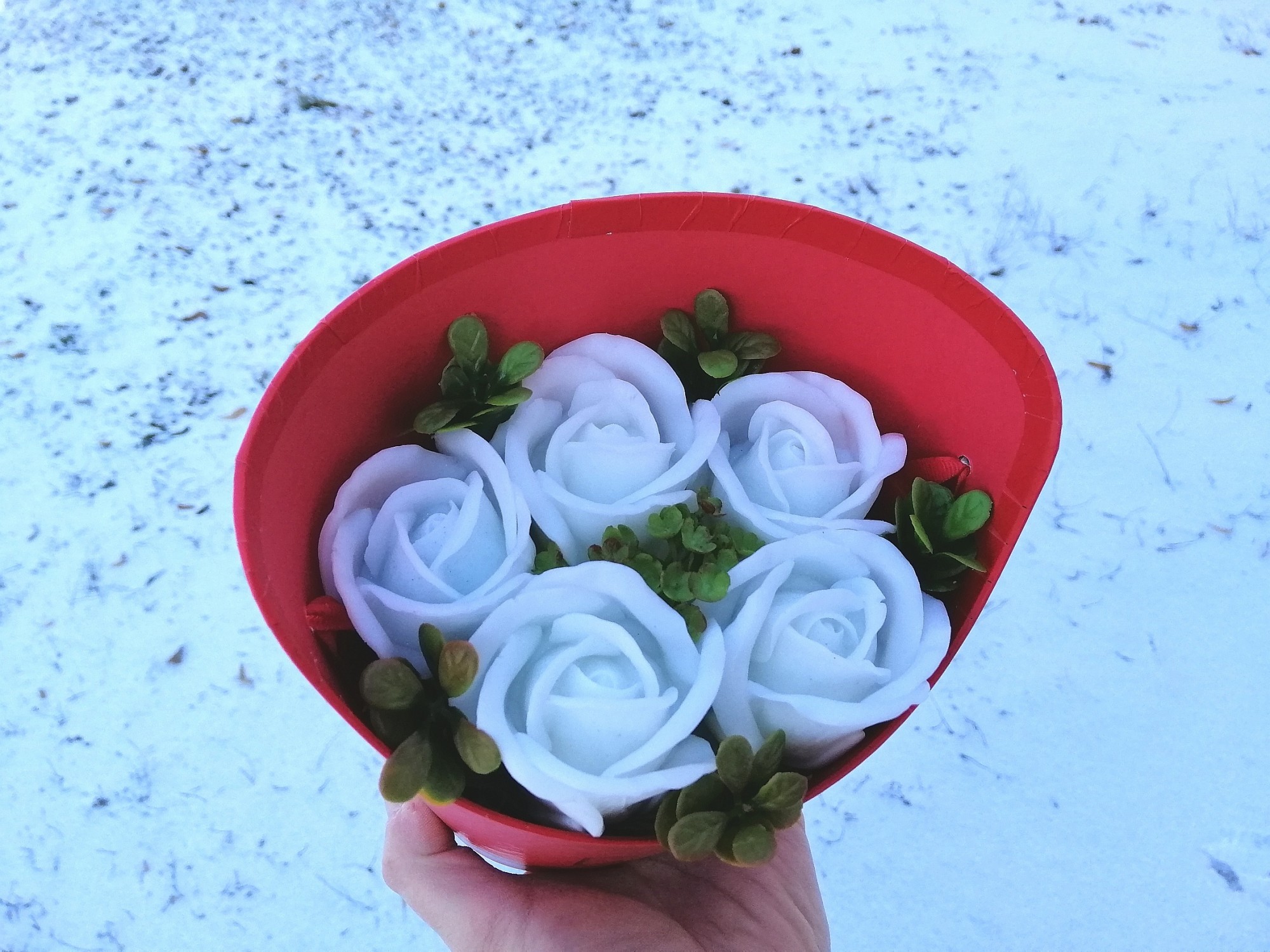 

Білі Троянди із МИЛА KupuiDarui 400г (121232)