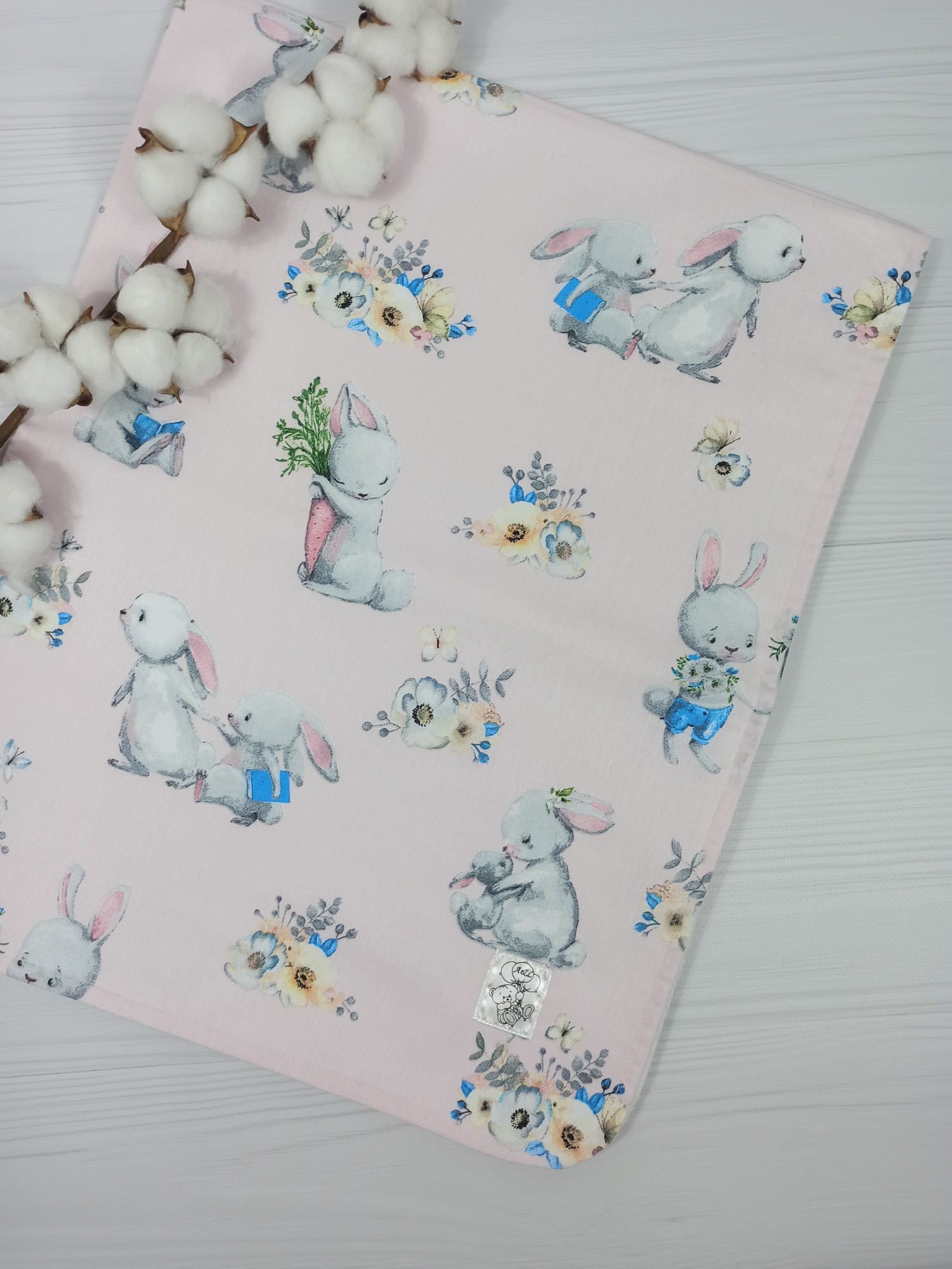 

Детская непромокаемая пеленка a.l.babybox Зайка с мамой 80*100 см Розовый