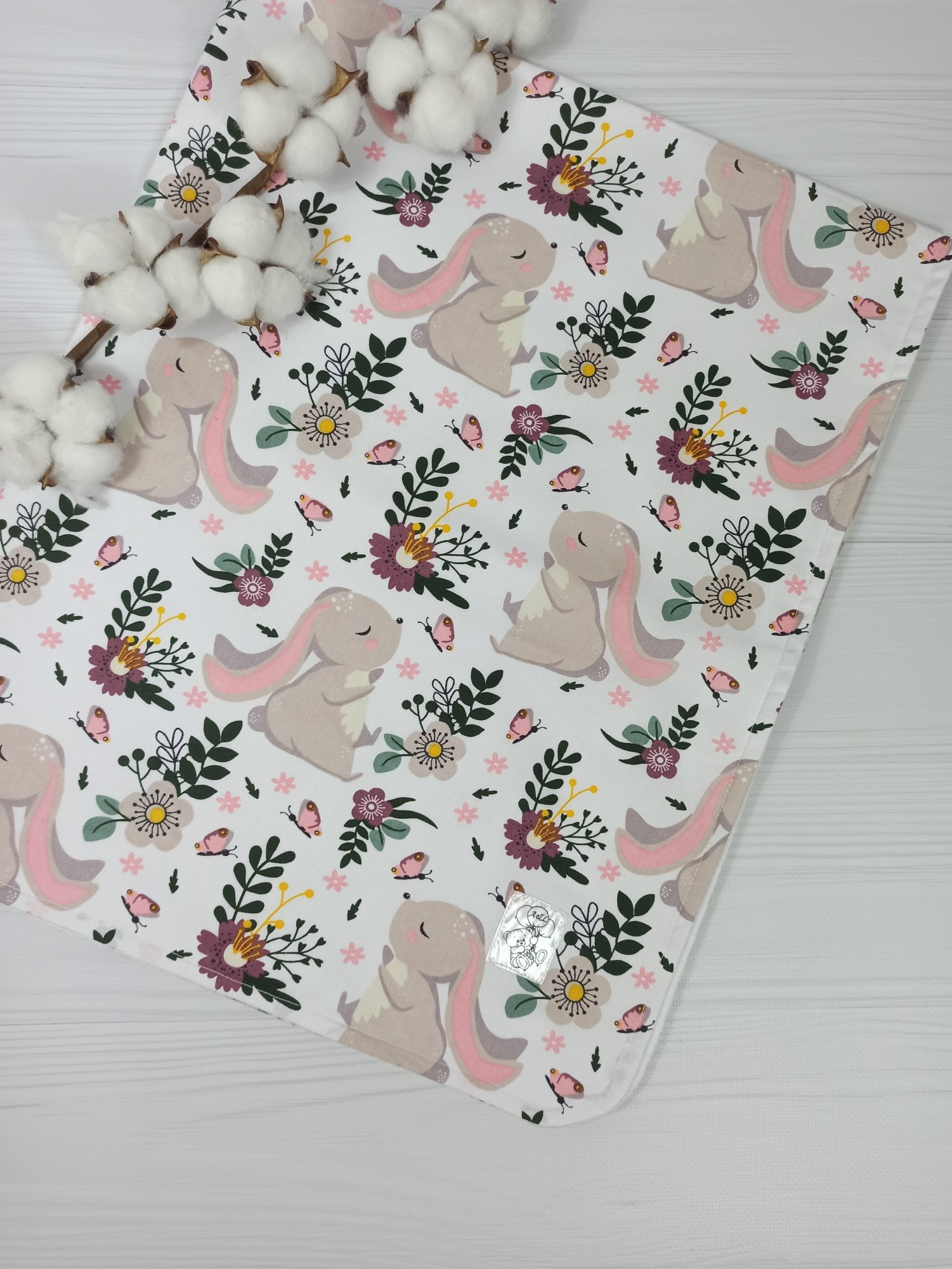 

Детская непромокаемая пеленка a.l.babybox Зайки на полянке 80*100 см Разноцветный