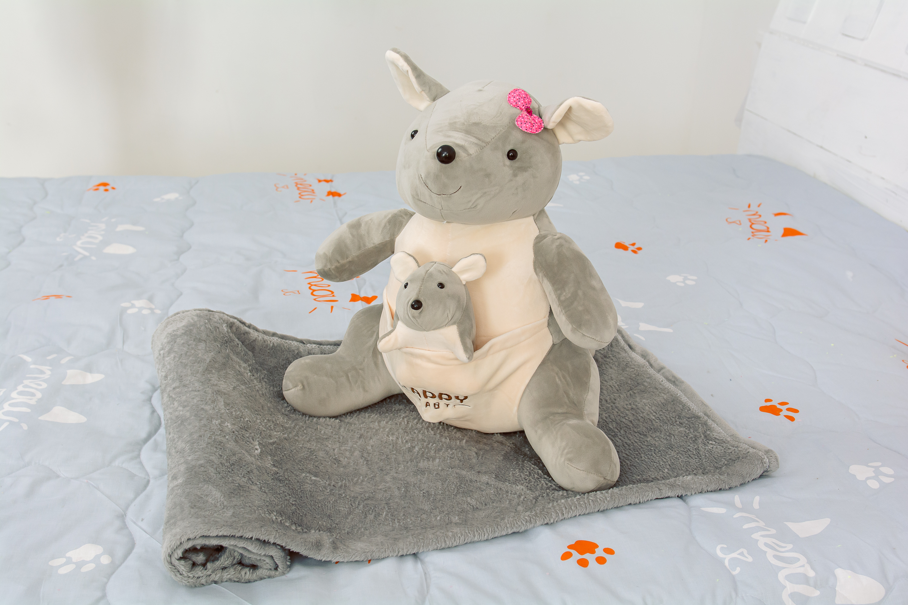 

Плед MirSon детский 1063 Kangaroo Gray + подушка 100х160 см италия, флис