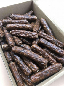 

Лакомство для собак Колбаски говяжьи с курагой - 50шт 500г