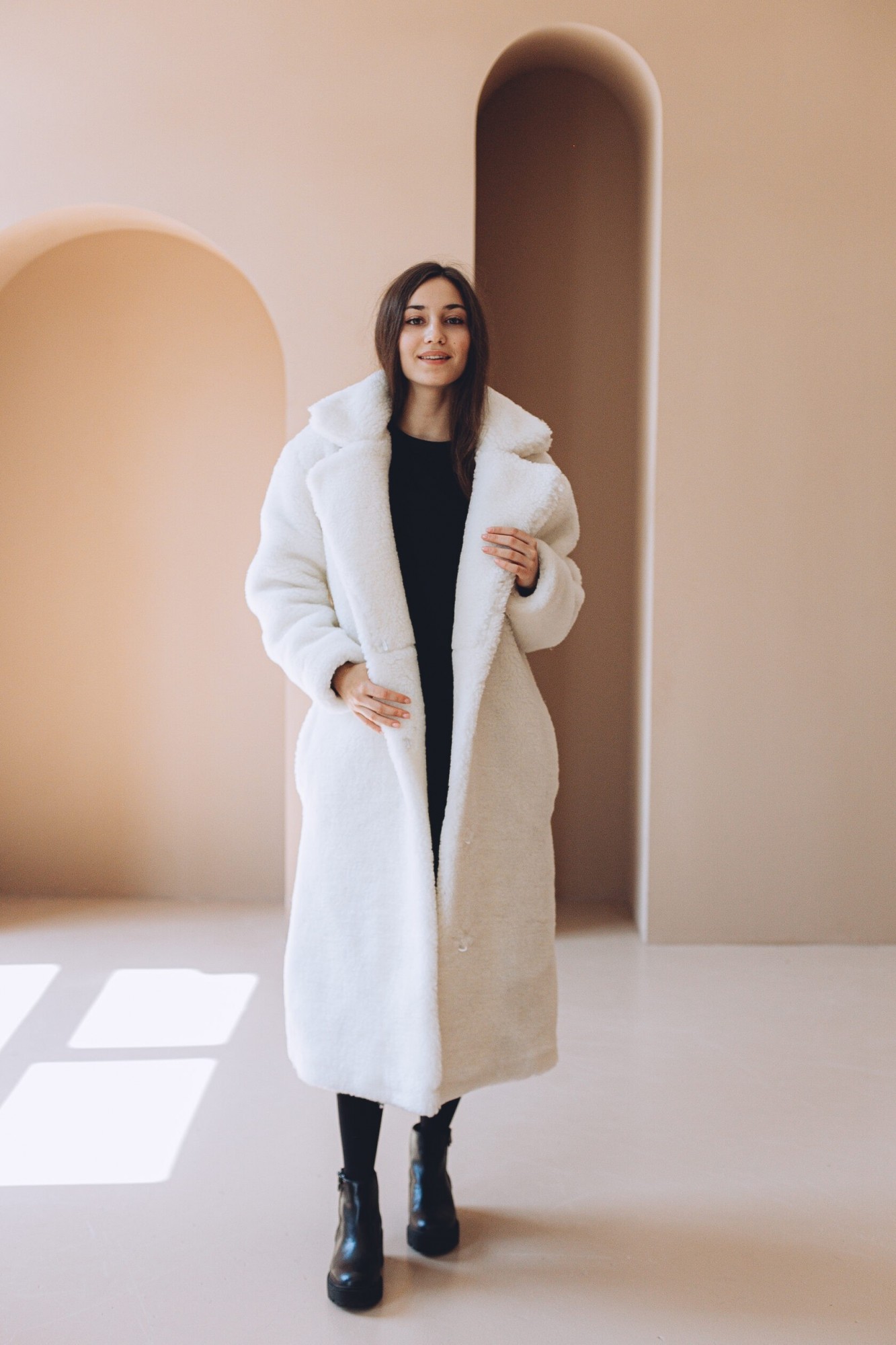 

Шуба с овечьей шерсти Sheep brand Carmen 115см размер S с воротником, белый