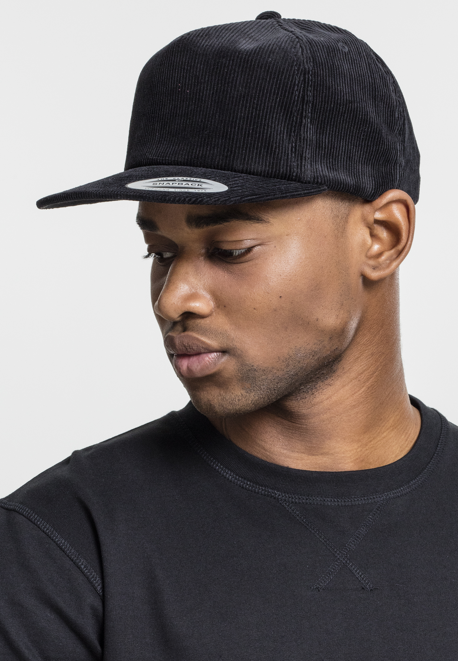 

Кепка Snapback Flexfit универсальная черная вельветовая, Кепка Snapback Flexfit универсальная черная вельветовая One size