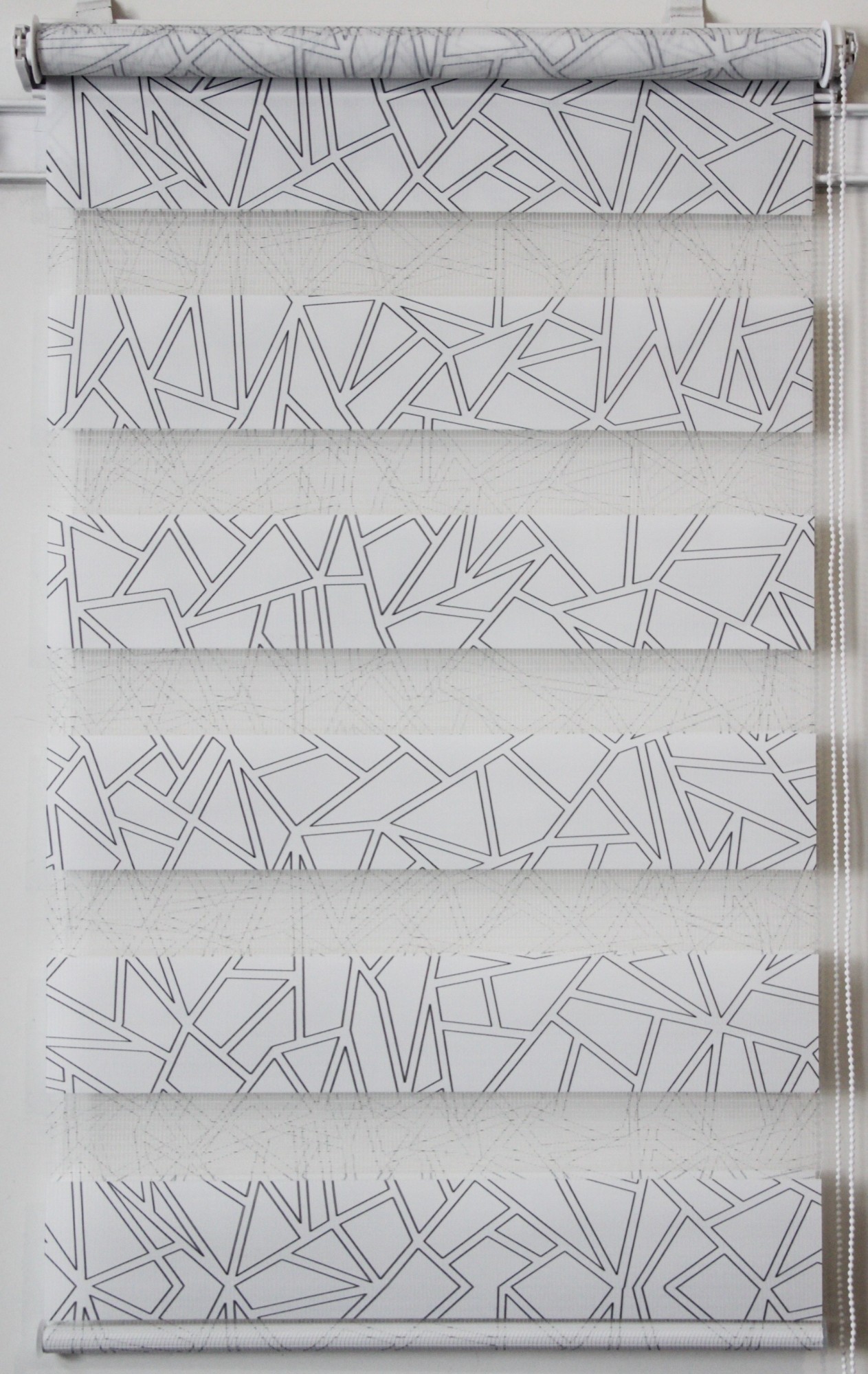 

Рулонная штора Miranda День-ночь Призма BDM-2101 150*160 см Бело-серый