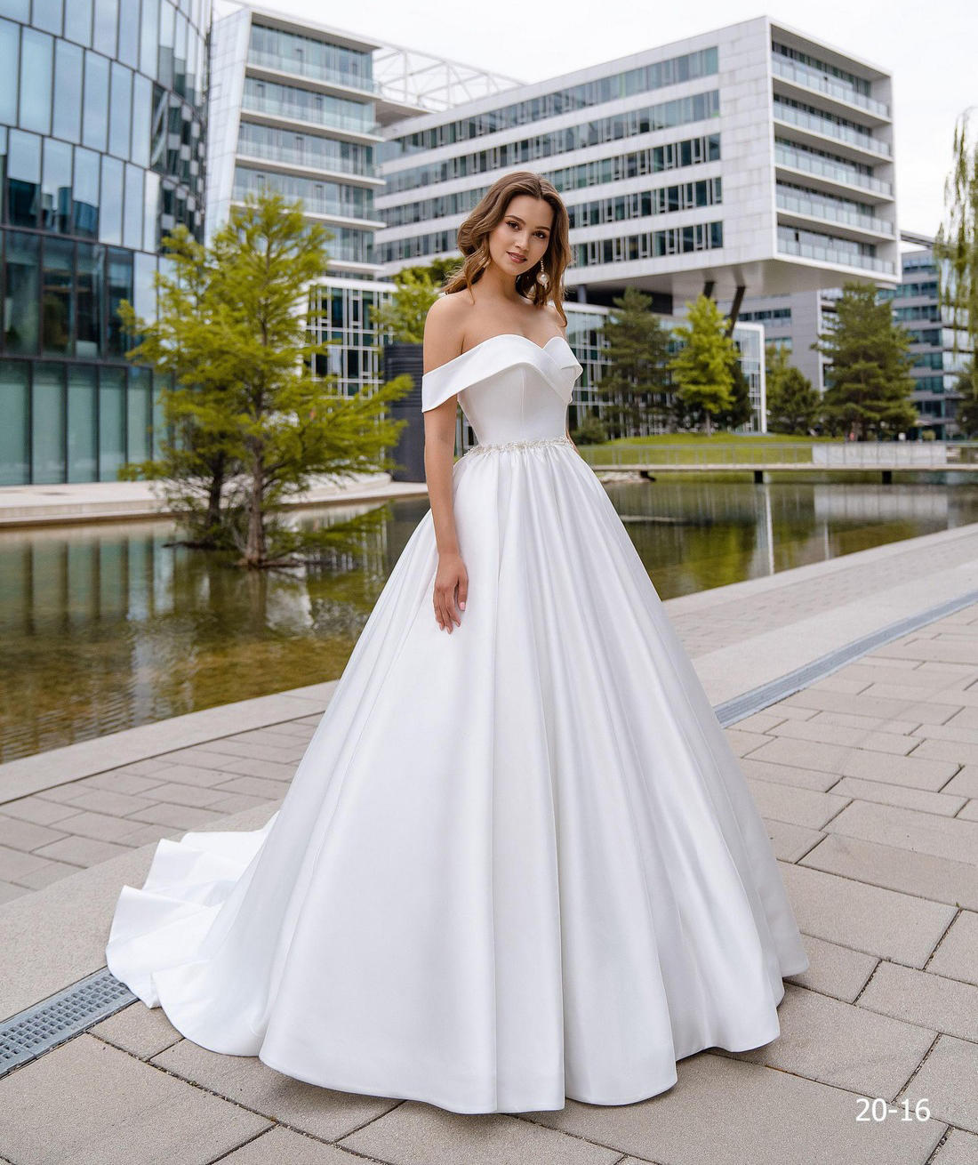 

Свадебное платье Ema Bride 20-16 48 Айвори
