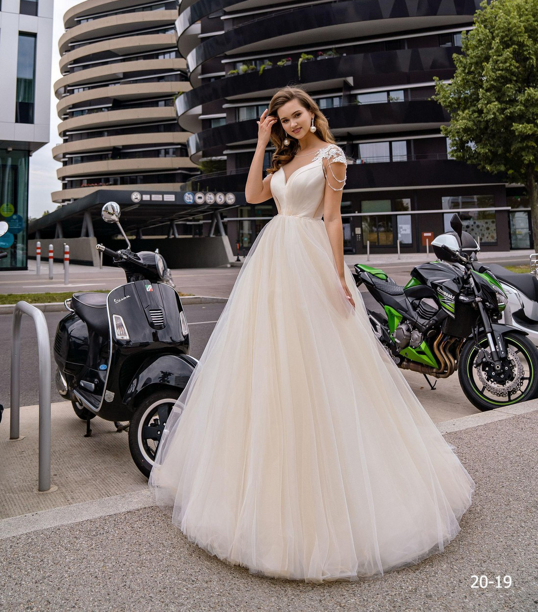 

Свадебное платье Ema Bride 20-19 54 Айвори