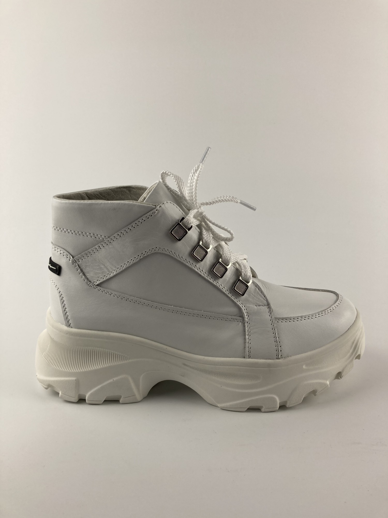 

Ботинки DJUS SHOES 36 (23,2 см.) 17.02.91 Белые
