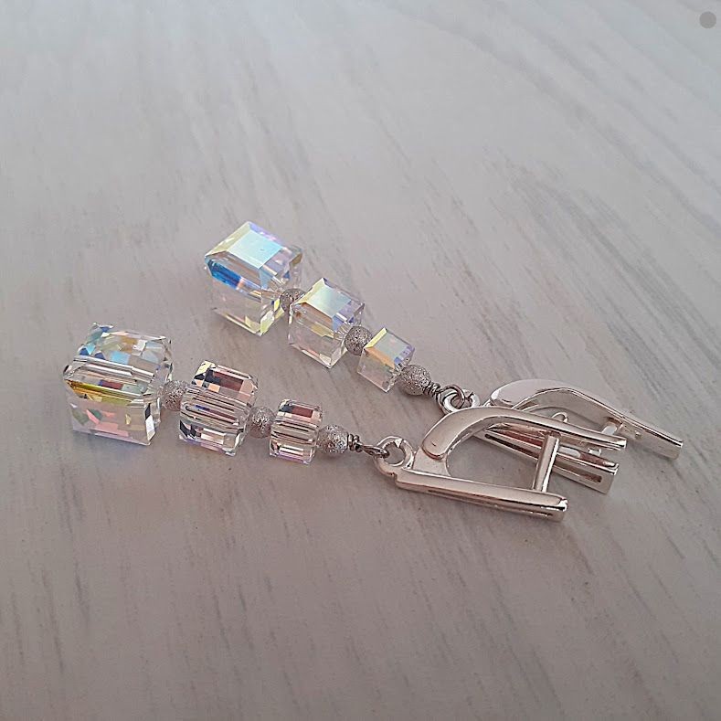 

Серьги Hand Made с кристаллами Сваровски в форме кубиков