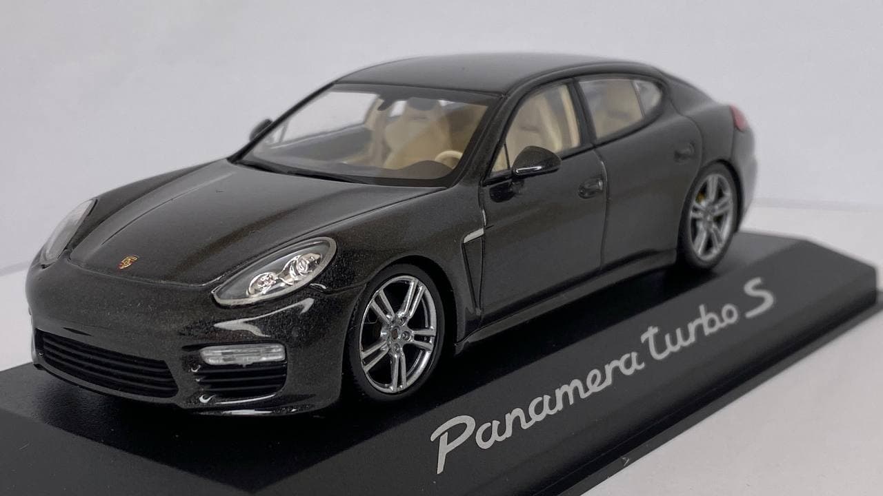 

Автомодель Porsche Panamera Turbo II 2014
