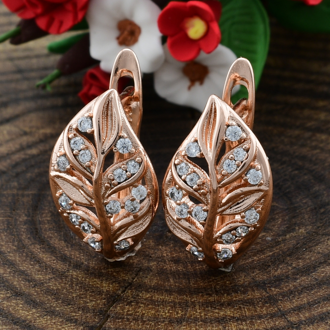 

Серьги Xuping 26350 размер 15х10 мм вес 2.5 г белые фианиты позолота РО