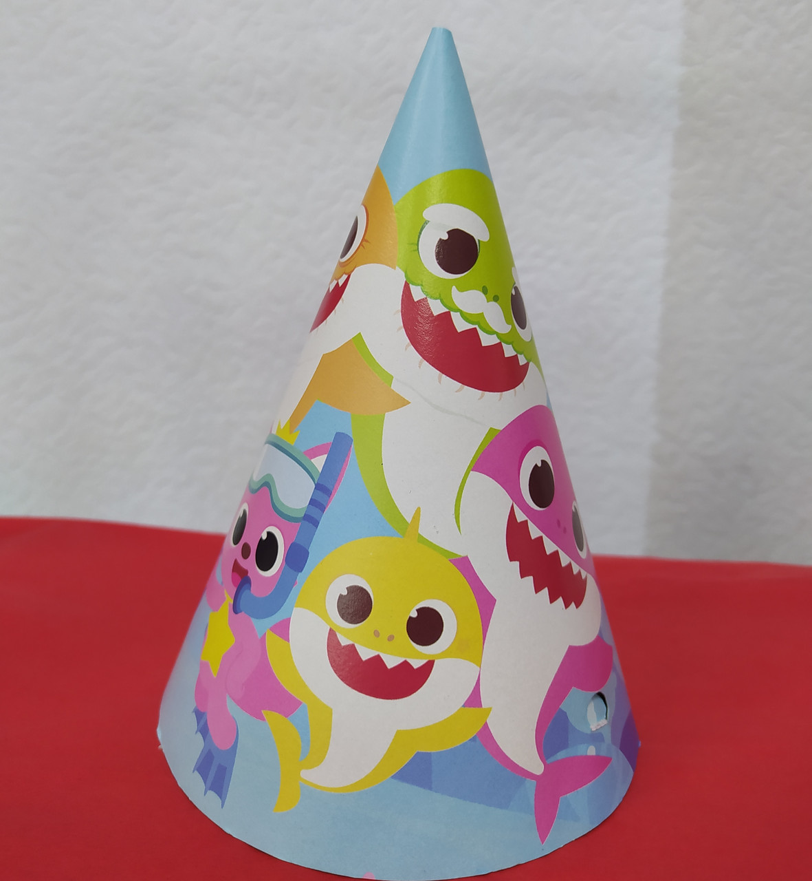 

Набор колпаков праздничных принт Акулы Baby Shark 15см разноцветный 3820