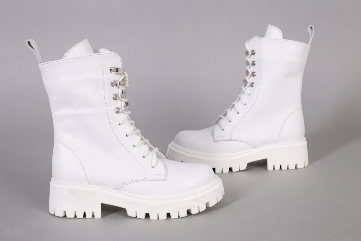

Черевики жіночі шкіряні білі демісезонні LuxuryShoes 5577д/40 (26 см)