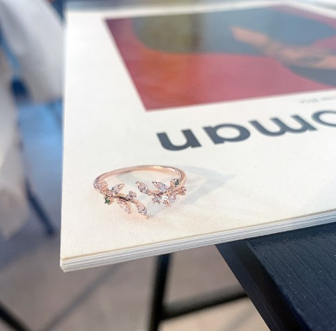 

Кольцо Веточка в цвете золото бижутерия безразмерное