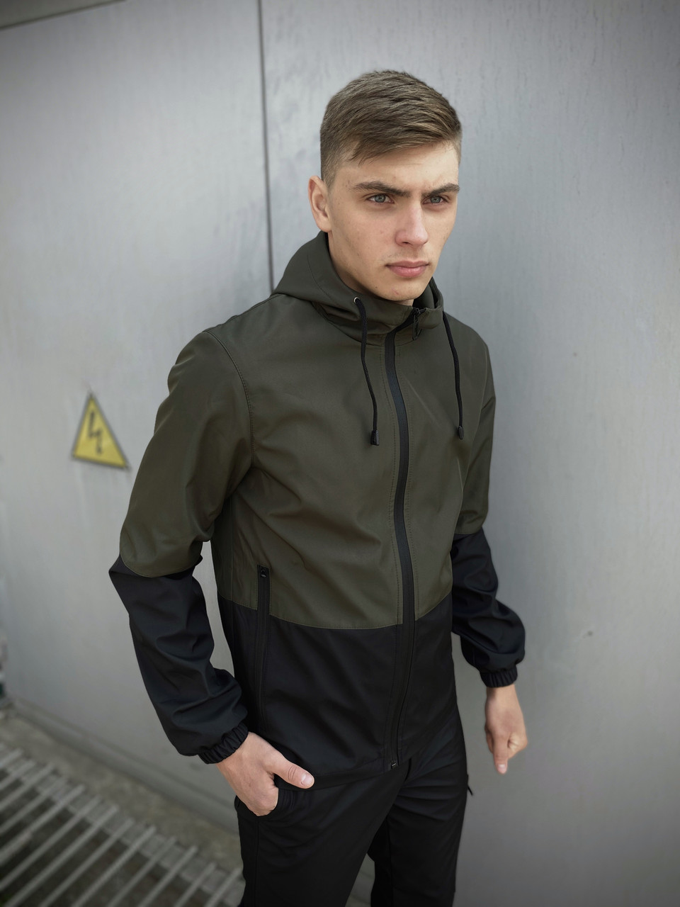 

Мужская весенняя куртка Intruder SoftShell Lite хаки-черная XXL (001SAG 0740)