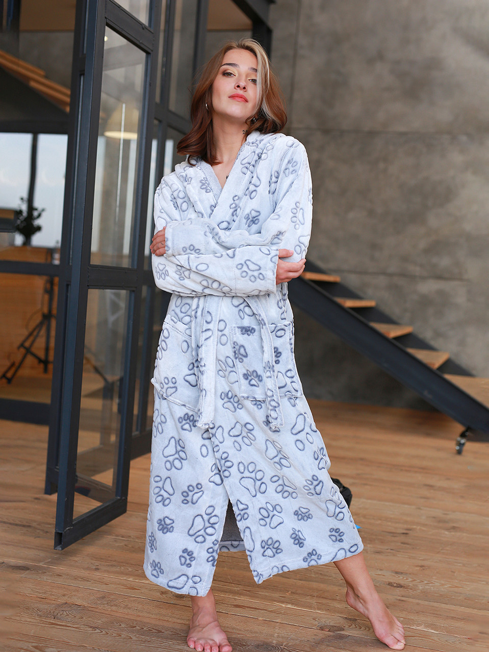 

Халат женский махровый длинный Серый "Лапки" (Турция) Tomiko M (3010)