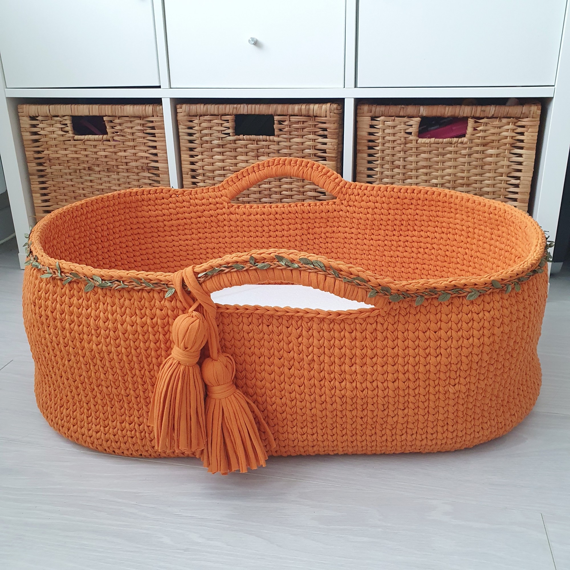 

Вязаная люлька MammyDo Mustard горчичного цвета с матрасиком 70х40 см