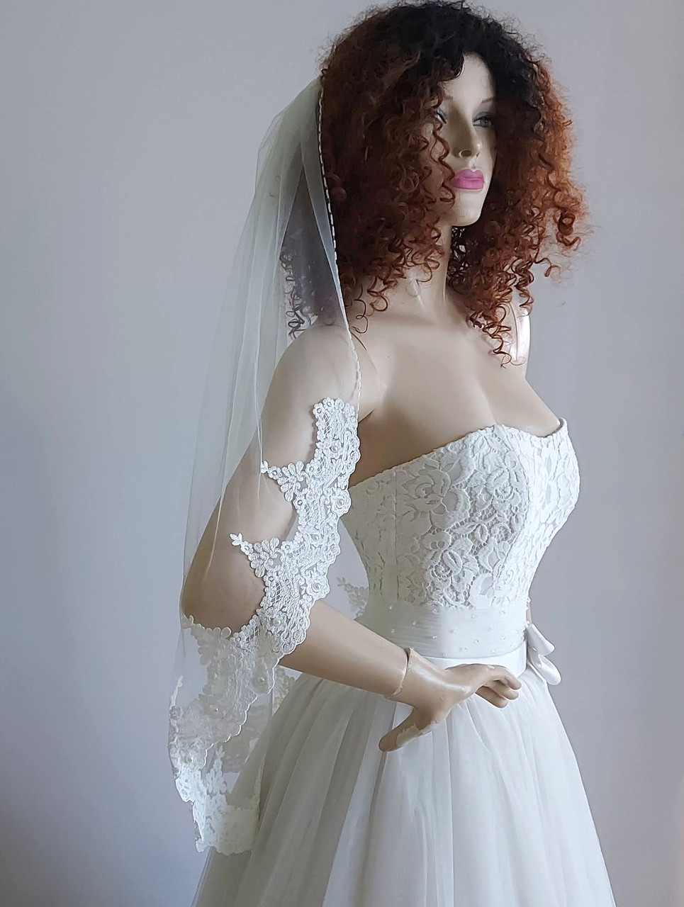 

Свадебная фата с кружевом и бисером Lady Solomia 90см светлый айвори СE-17