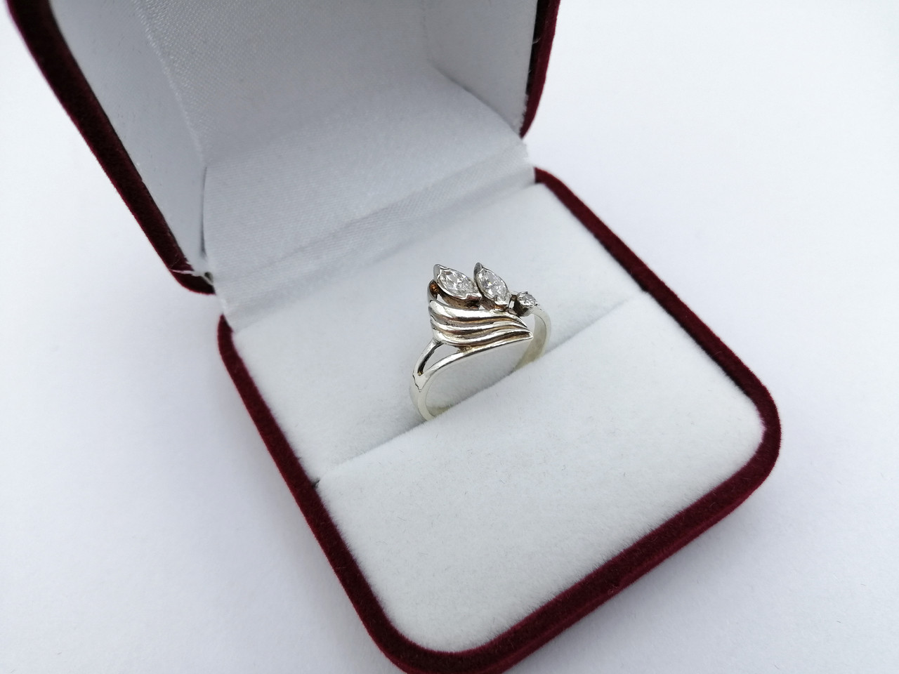

Серебряное кольцо 3023