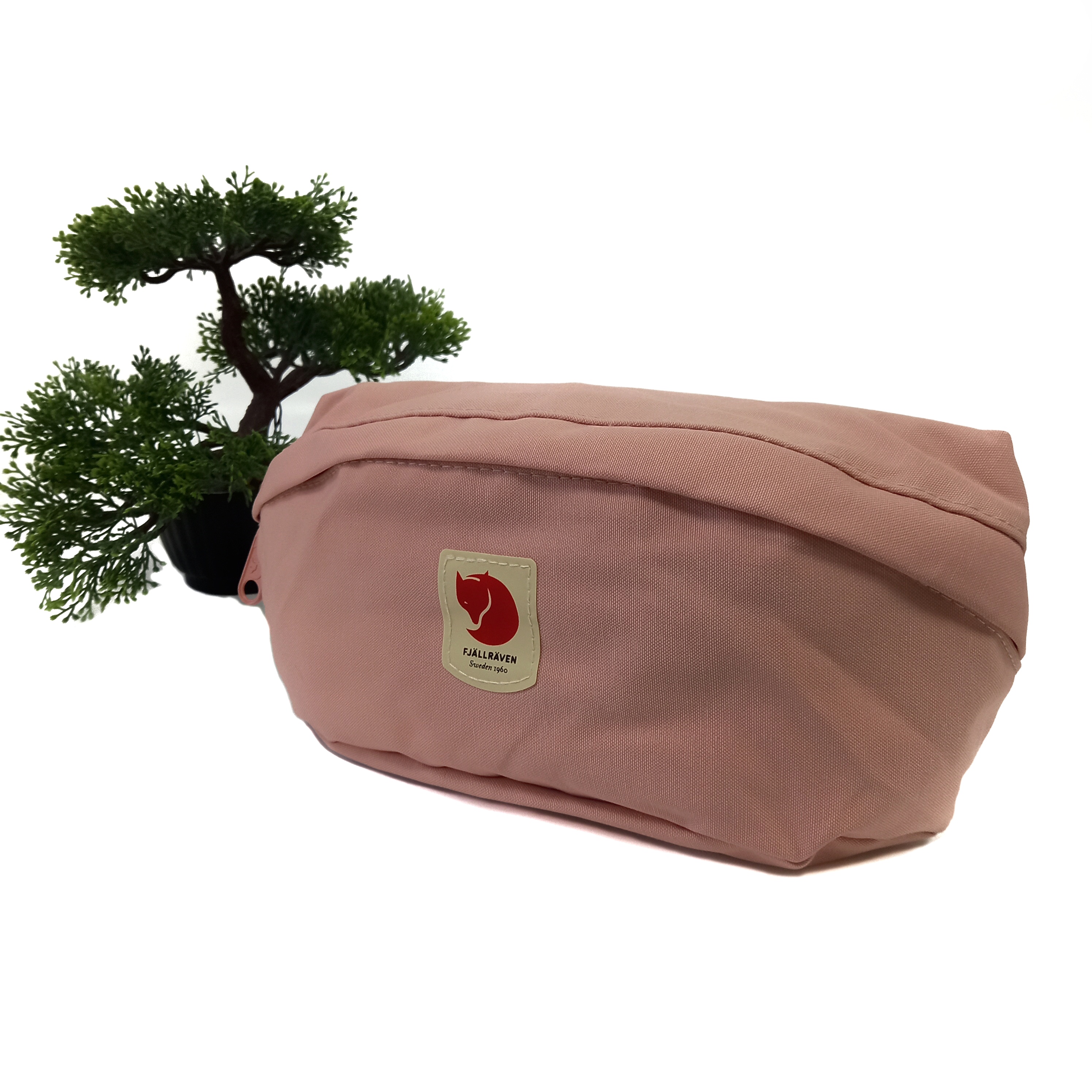 

Бананка женская вместительная Fjallraven Kanken розовая 23165 pink
