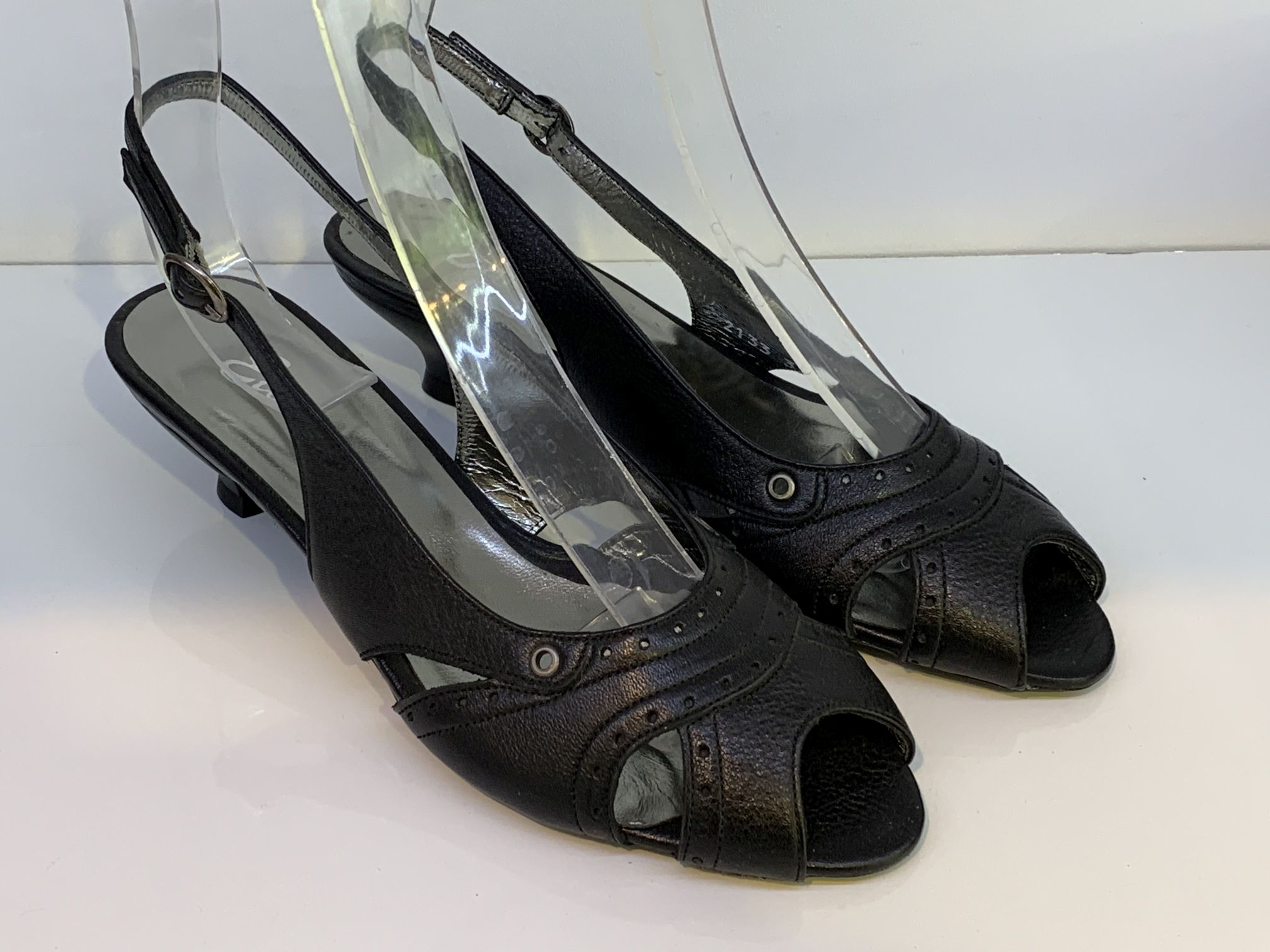 

Босоніжки Etor 2133-5-197 чорний, 36