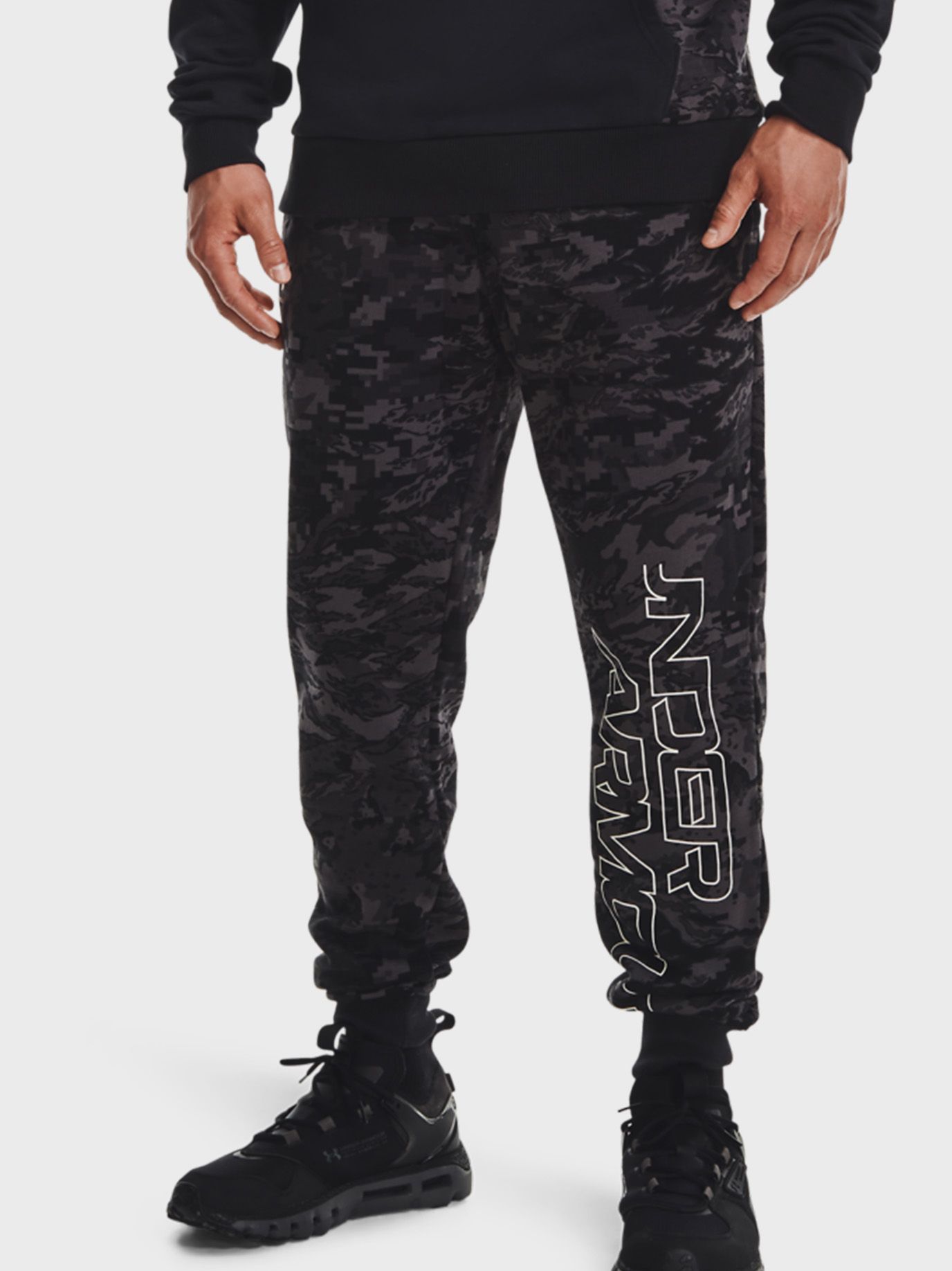 

Спортивные штаны Under Armour Rival Flc Camo Script Jgr 1366313-001 M