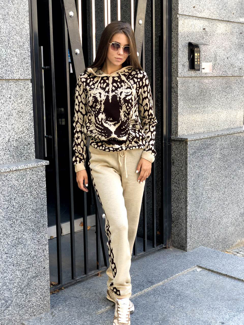 

Fashions • Костюм вязаный с капюшоном Леопард Fashions 42-46 бежевый