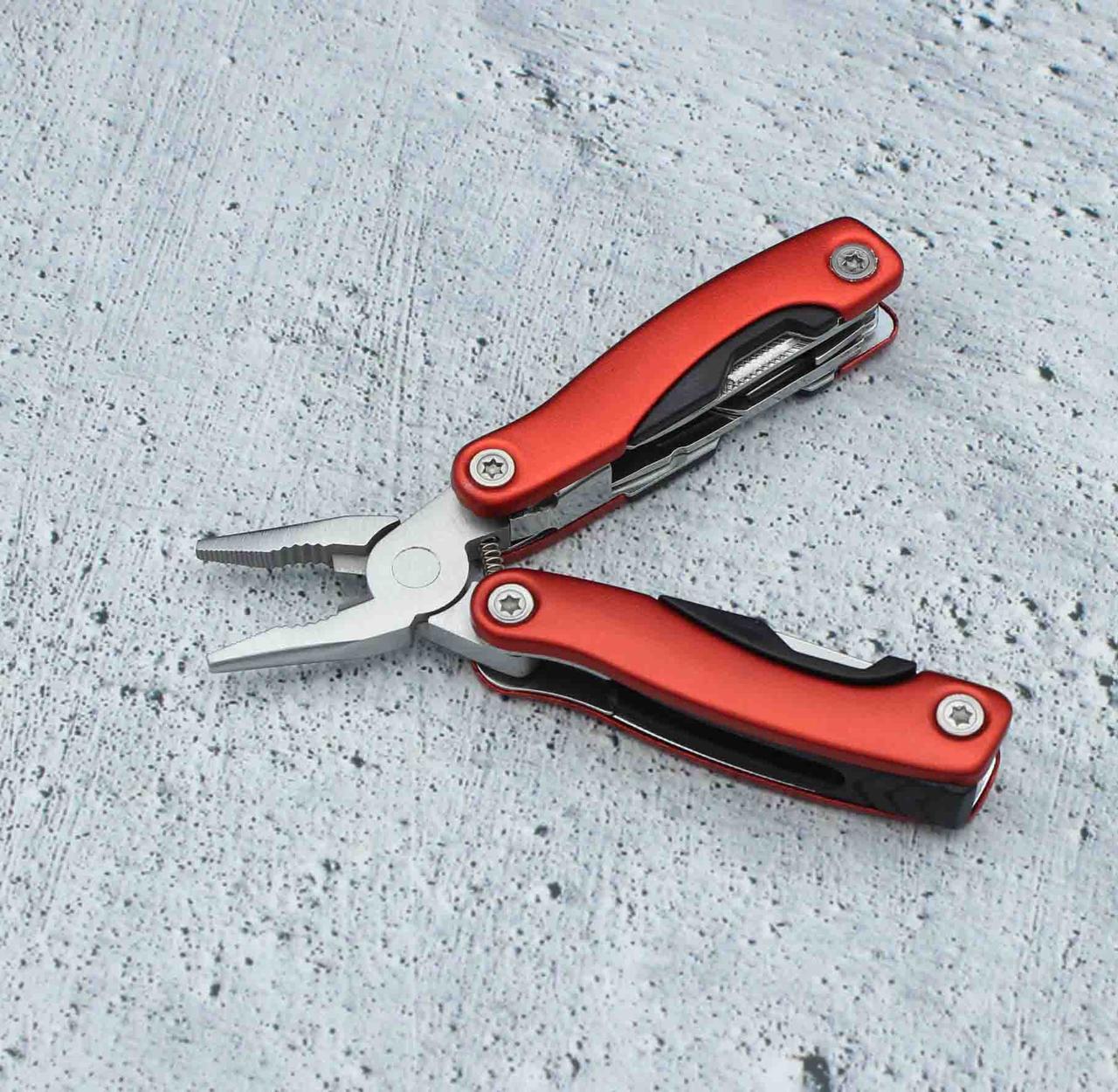 

Мультитул мультиинструмент раскладной нержавеющая сталь 9 в 1 UKC M-142 Red с чехлом на липучке