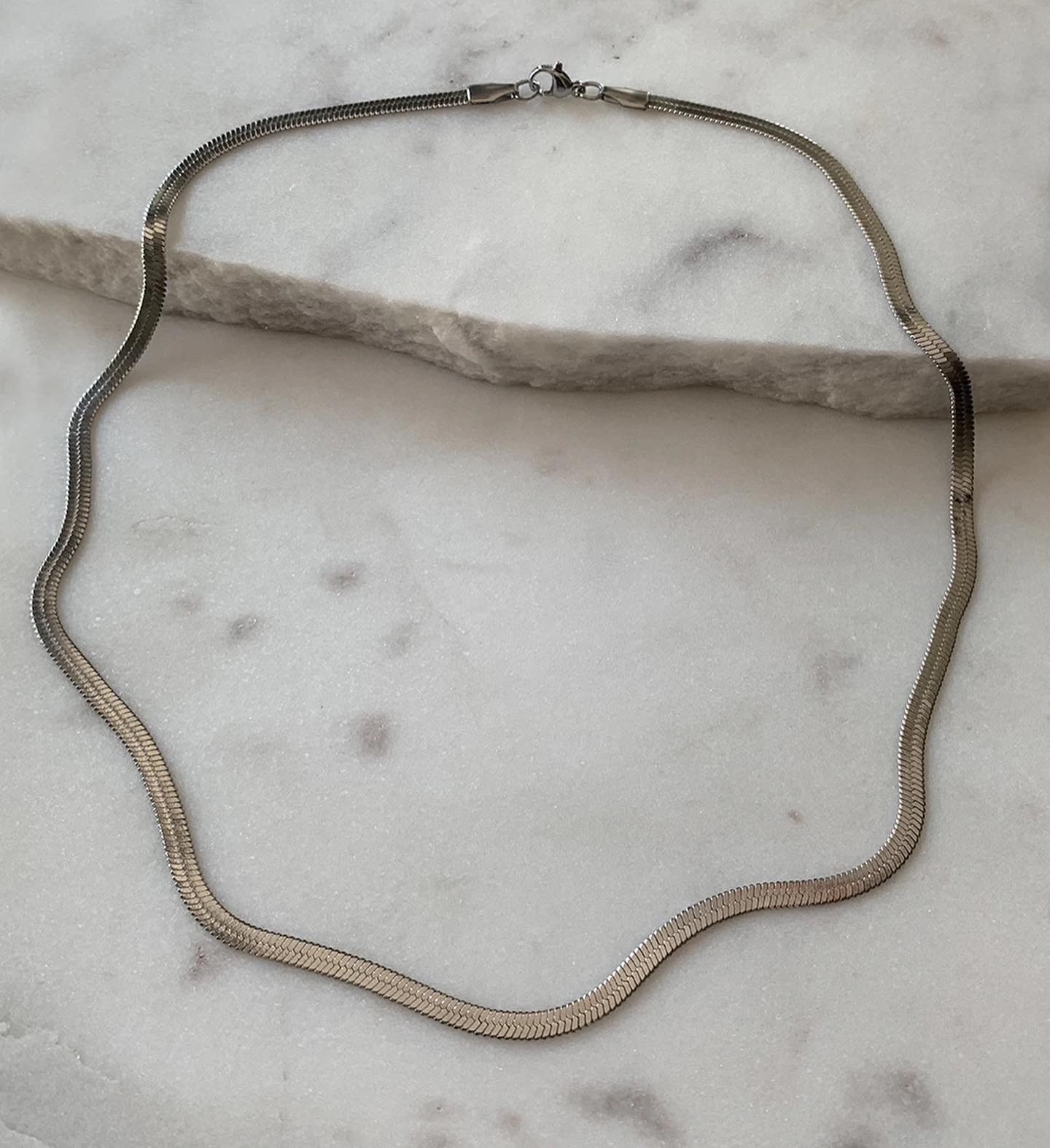 

Цепочка плоская Sicily silver, из ювелирной стали с серебрением, не боится воды, не темнеет