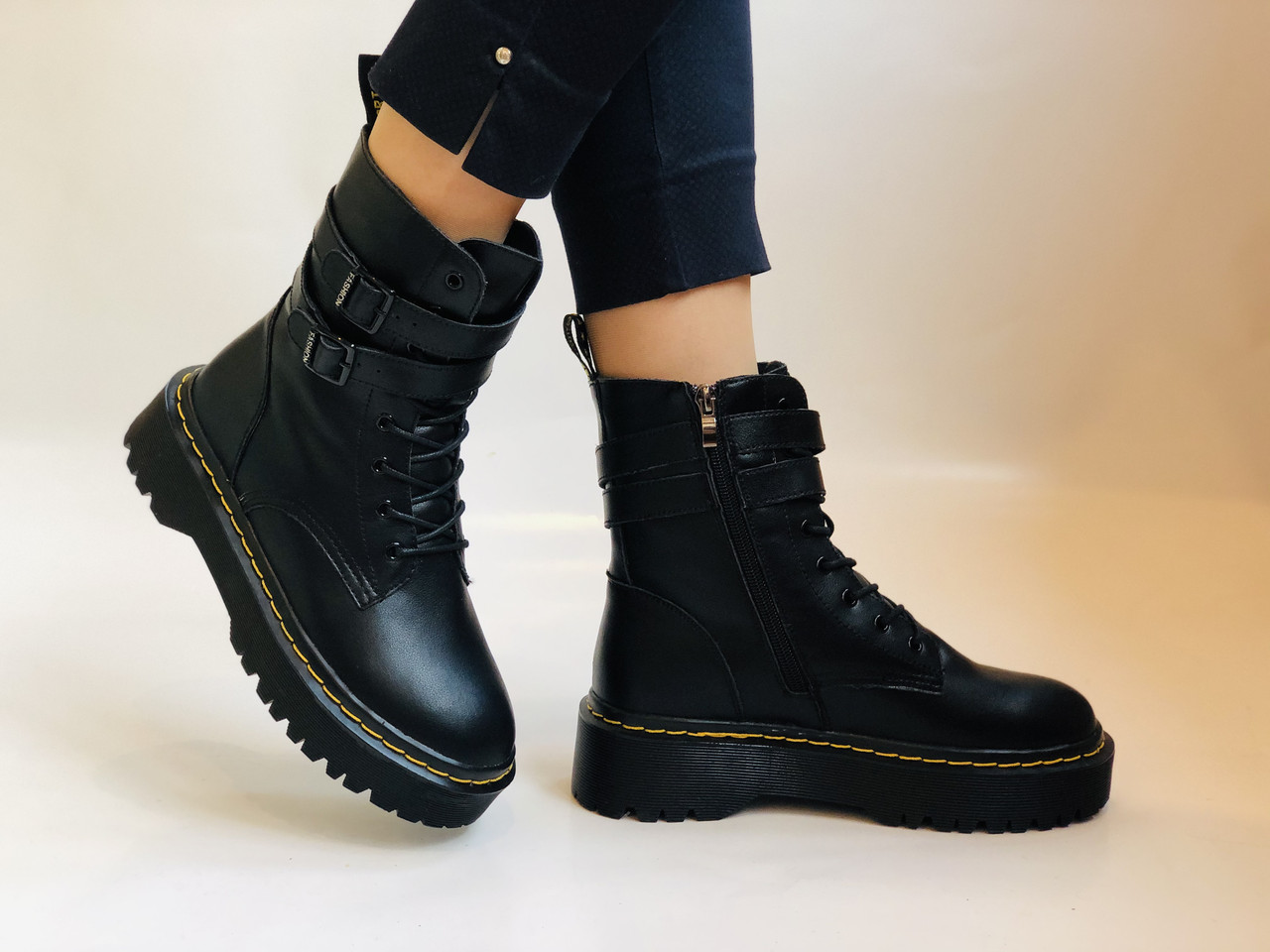 

Женские зимние ботинки Dr. Martens 37 Чёрные 2302