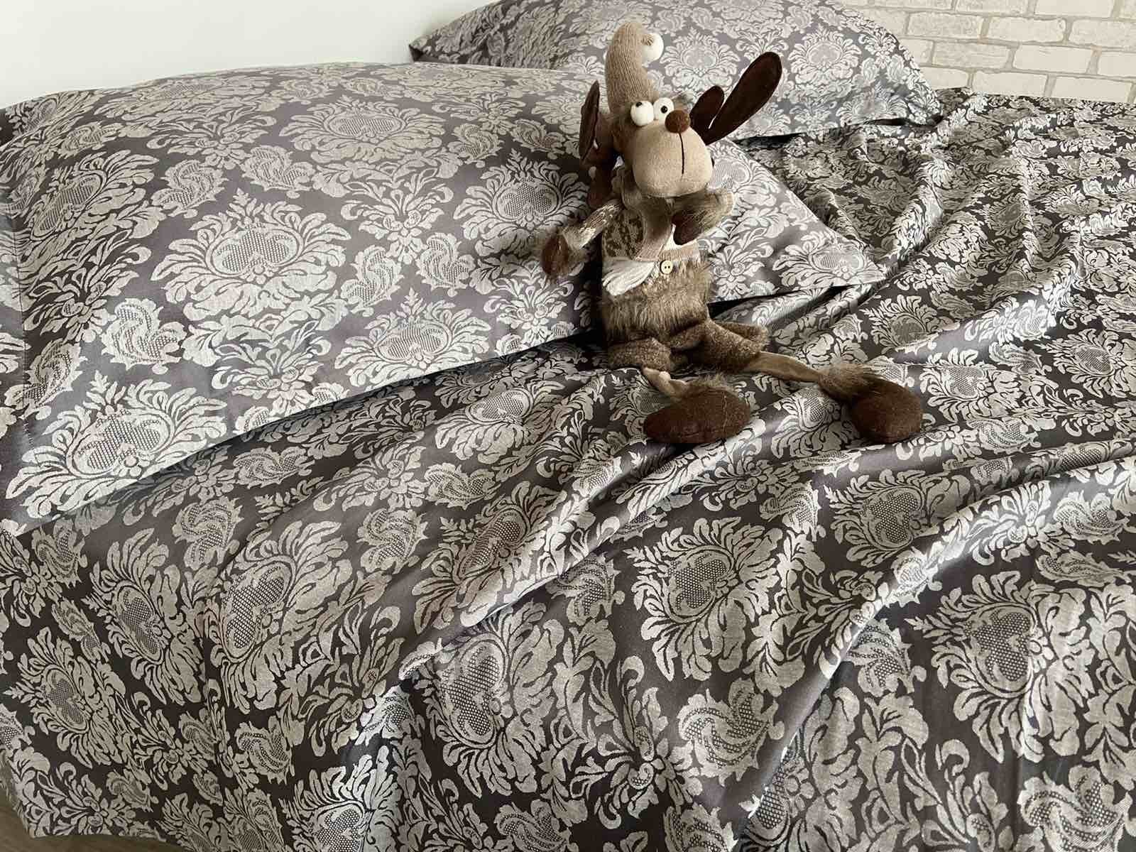 

Комплект постельного белья Dreamcat из Турецкого Сатин-жаккард Семейный Графит (наволочки 50х70)