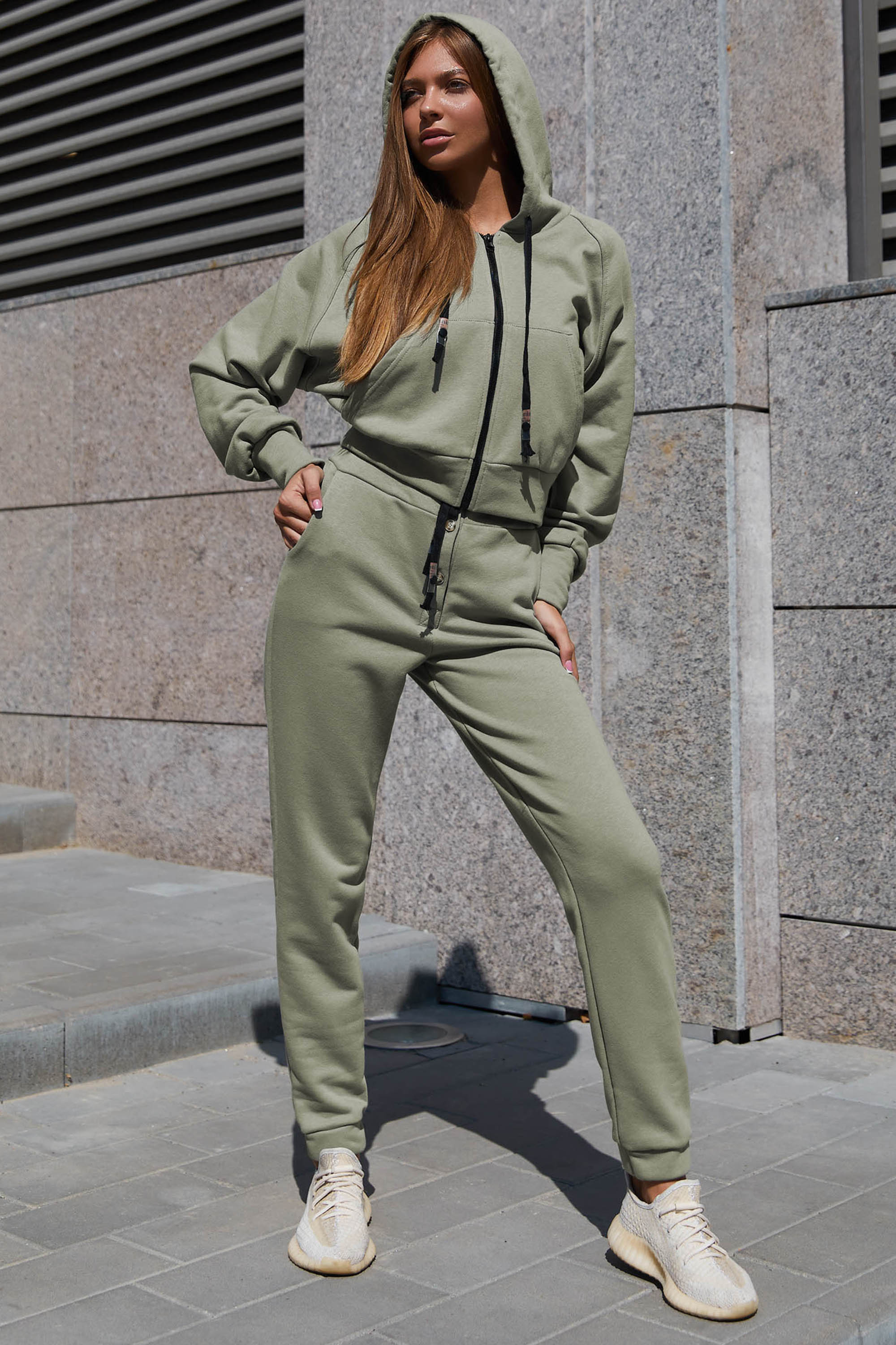 

Женский JADONE FASHION спортивный костюм с капюшоном Лонг из трехнитки на х/б основе цвет серо-оливковый  (Прогулочный костюм Лонг серо-оливковый, Женский JADONE FASHION спортивный костюм с капюшоном Лонг из трехнитки на х/б основе цвет серо-оливковый M (